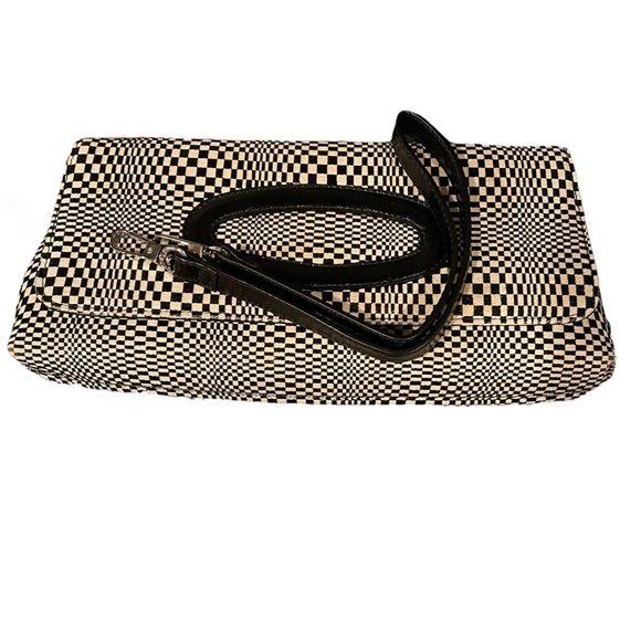 In & Out Optical Illusions Clutch - Picture 4 of 10